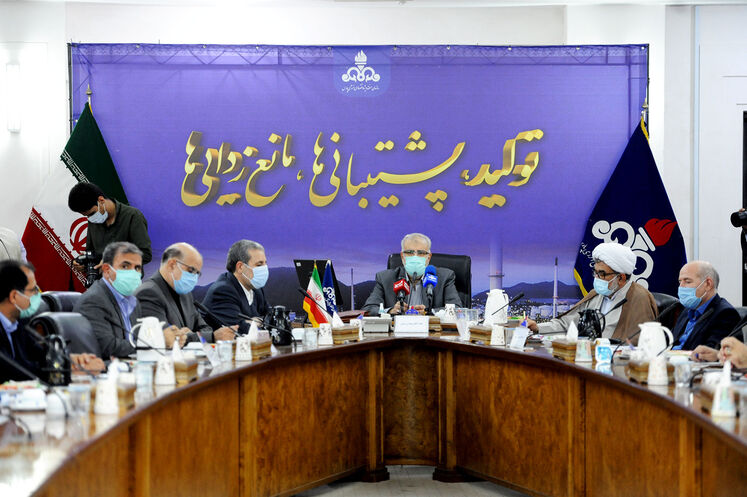 وزیر نفت گفت: از هر گونه سرمایه گذاری داخلی و خارجی در توسعه میدان‌های گازی با اولویت حفظ و نگهداشت تولید میدان گازی پارس جنوبی استقبال می‌کنیم؛ با ادامه روند کنونی در سال‌های آینده واردکننده گاز می‌شویم.
